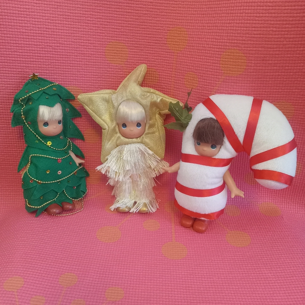 Lot of C Precious Moments Christmas Ornaments